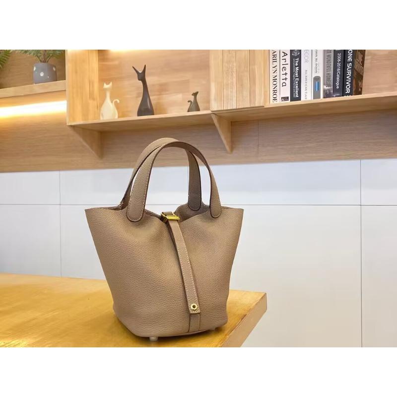 Женская новая сумочка
Женская новая сумочка