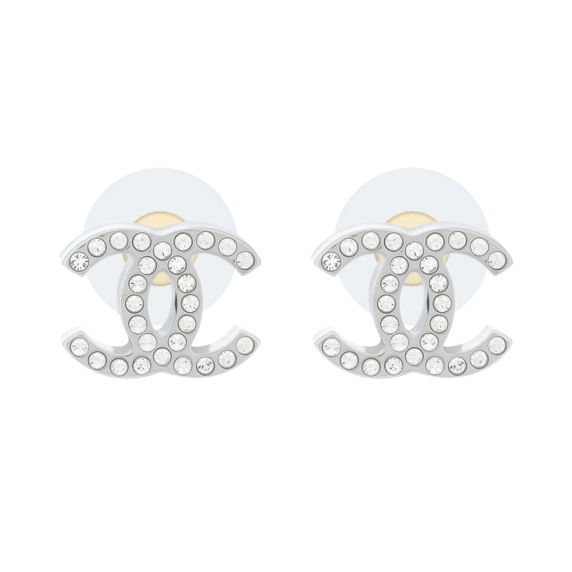 Chanel 25C Early Spring Embellished Earrings Women earrings Silver ABE835-B15391-NADCW Box+Padding Board
Chanel 25C Early Spring Embellished Earrings Women earrings Silver ABE835-B15391-NADCW Box+Padding Board