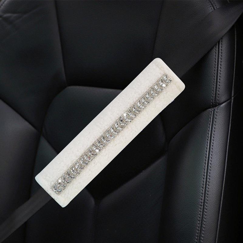 2 шт. блестящий чехол для ремня безопасности автомобиля со стразами и кристаллами, белый чехол для ремня безопасности автомобиля, наплечник, декоративные аксессуары для женщин и мужчин
2 шт. блестящий чехол для ремня безопасности автомобиля со стразами и кристаллами, белый чехол для ремня безопасности автомобиля, наплечник, декоративные аксессуары для женщин и мужчин