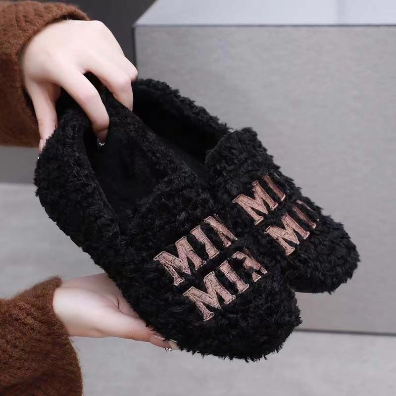 Зимние пушистые хлопковые туфли с набивкой и утолщением, домашние тапочки, обувь для мамы, теплые и нескользящие, повседневные туфли 36 чёрный
Зимние пушистые хлопковые туфли с набивкой и утолщением, домашние тапочки, обувь для мамы, теплые и нескользящие, повседневные туфли 36 чёрный