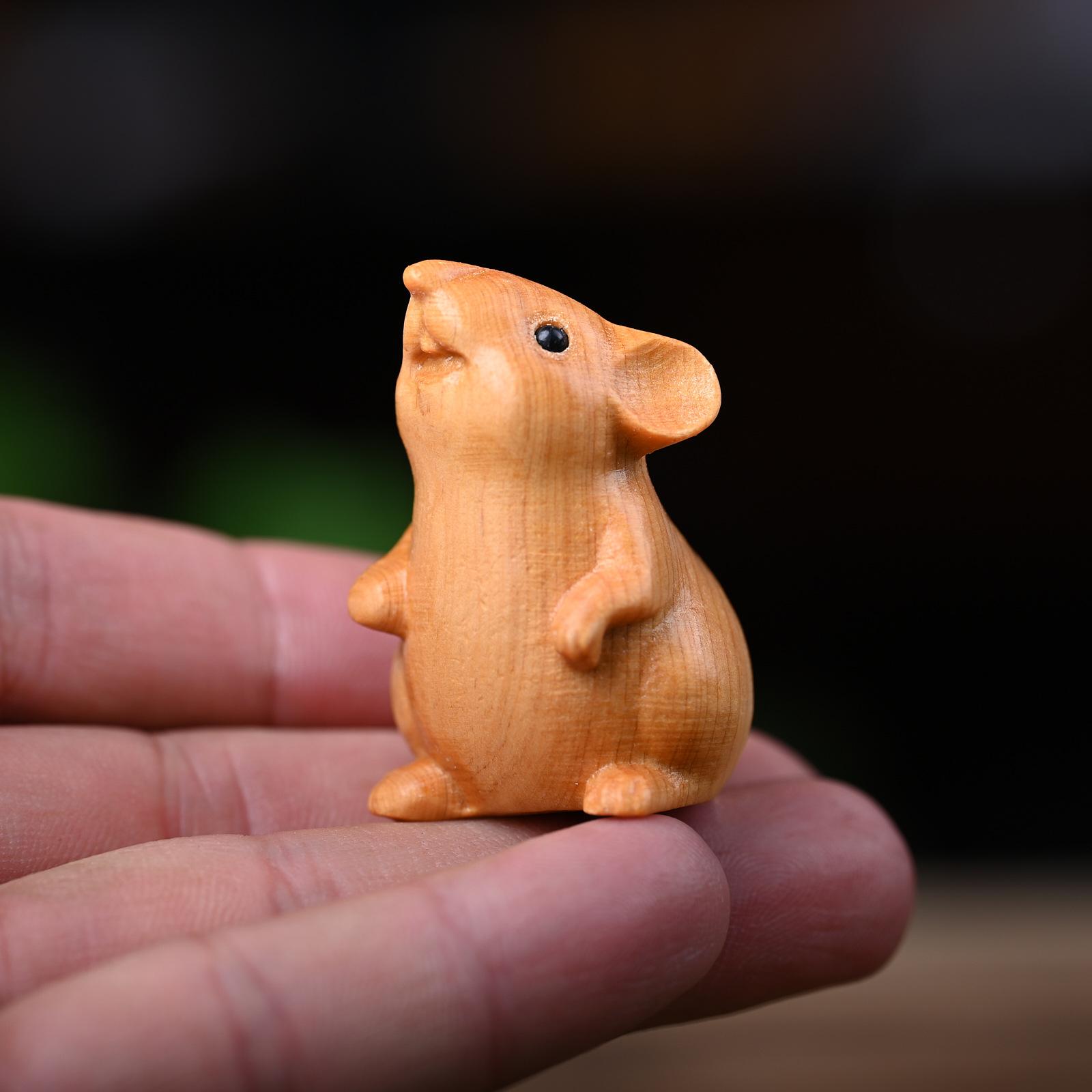 Cliff Cypress Wood Carved Zodiac Mouse Handle Piece Cute Rat Statuette Children s Birthday Gift Wooden Hamster Desktop Ornament
Cliff Cypress Wood Carved Zodiac Mouse Handle Piece Cute Rat Statuette Children s Birthday Gift Wooden Hamster Desktop Ornament