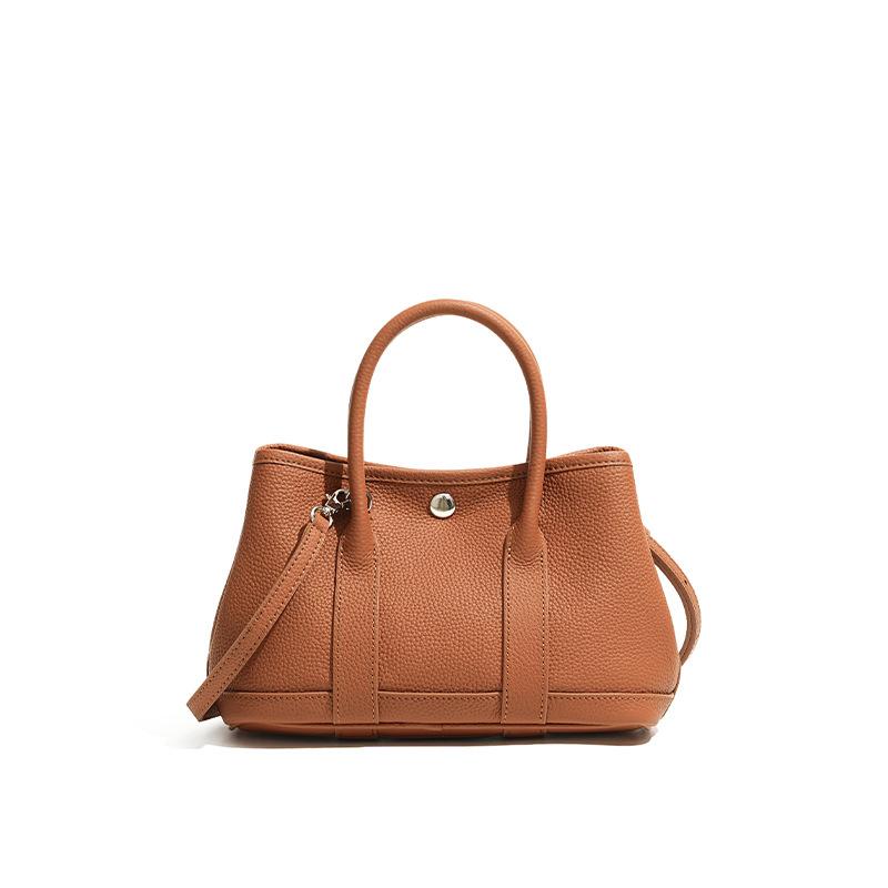 Женская сумка кроссбоди из натуральной кожи с нишевым и высококлассным ощущением, маленькая ручная сумка-садовая сумка для переноски
Женская сумка кроссбоди из натуральной кожи с нишевым и высококлассным ощущением, маленькая ручная сумка-садовая сумка для переноски