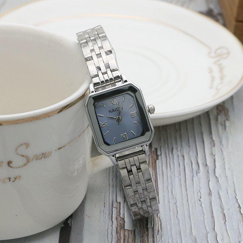 Женские модные кожаные часы One Size
Женские модные кожаные часы One Size