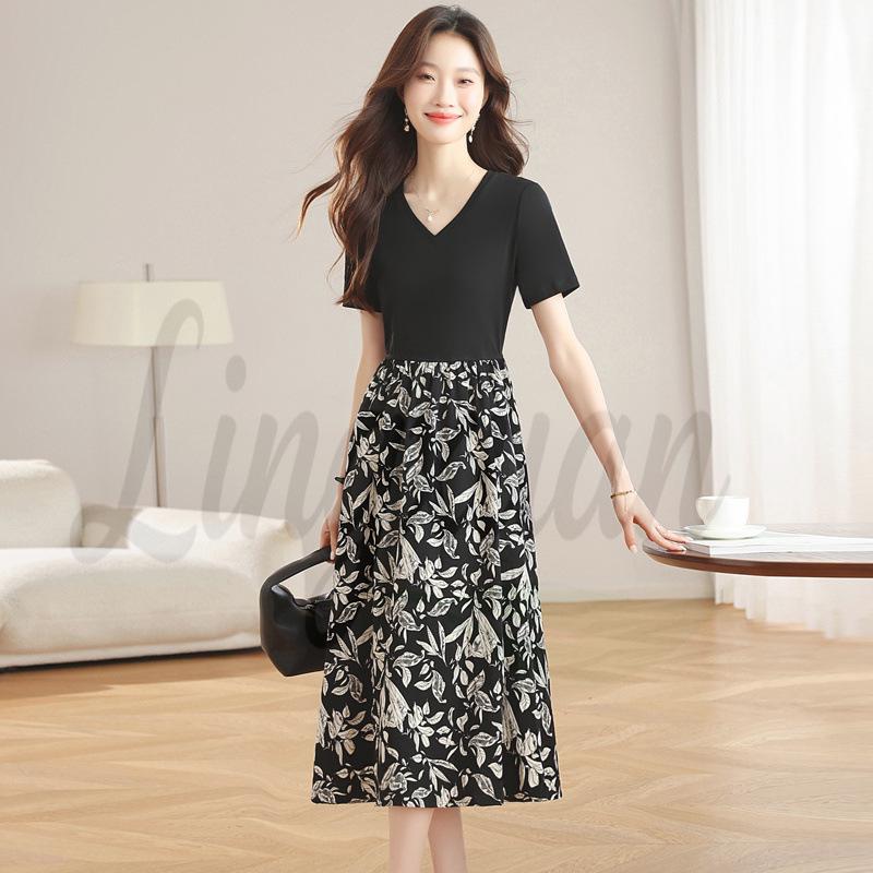 Women s Faux Two-Piece V-Neck Printed Dress, Waist-Cinching Slim Fit, Short-Sleeved T-Shirt Style, New for Summer 2026 XL
Women s Faux Two-Piece V-Neck Printed Dress, Waist-Cinching Slim Fit, Short-Sleeved T-Shirt Style, New for Summer 2026 XL