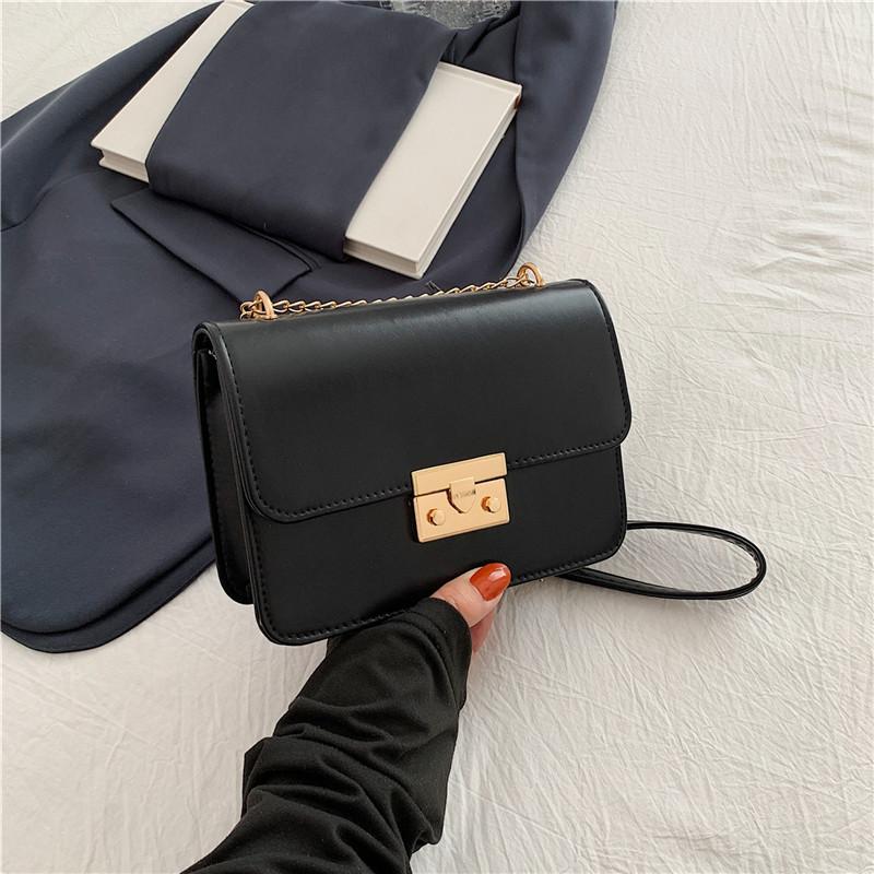 Сумка женская 2024 новая мода ретро женская сумка нишевый дизайн цепочка маленькая квадратная сумка женская сумка через плечо чёрный
Сумка женская 2024 новая мода ретро женская сумка нишевый дизайн цепочка маленькая квадратная сумка женская сумка через плечо чёрный