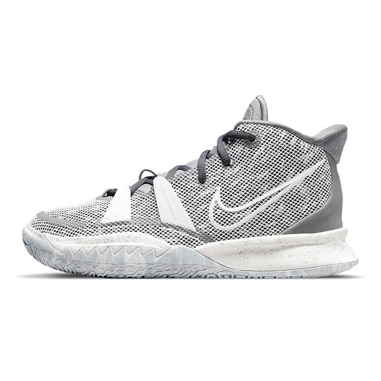 Nike Kyrie 7 SE Chip GS DB5624-011 38.5
Nike Kyrie 7 SE Chip GS DB5624-011 38.5