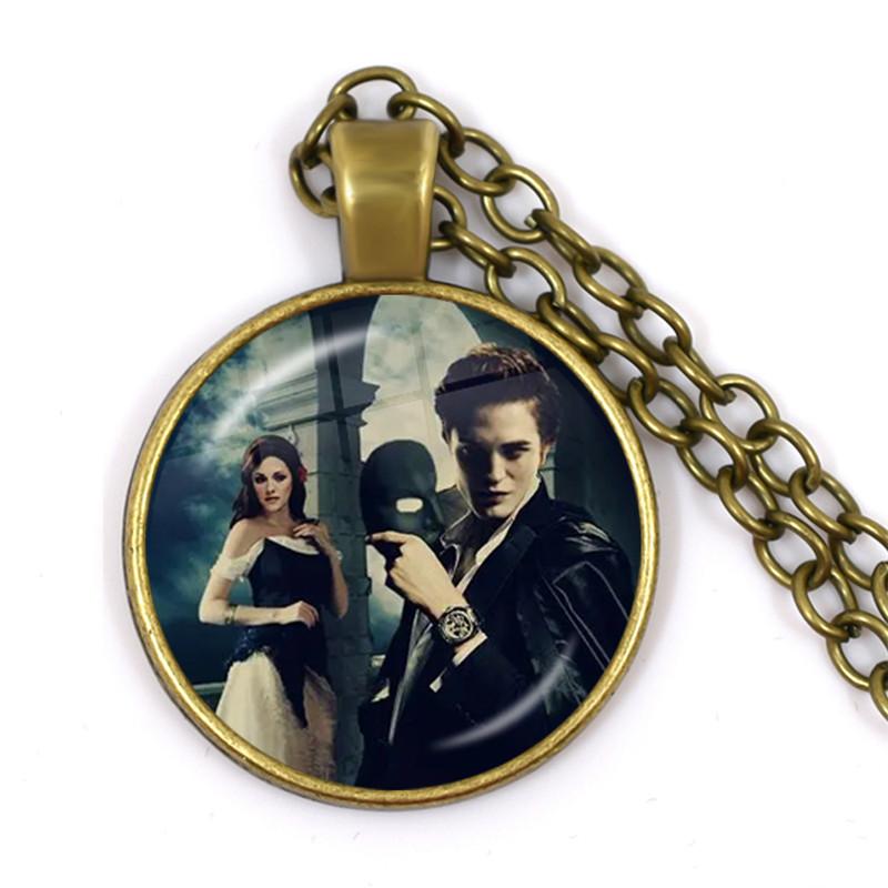New Twilight Movie Bella Edward Jacob Renesmee Character Necklaces Glass Dome Bronze Pendant Jewelry Gifts
New Twilight Movie Bella Edward Jacob Renesmee Character Necklaces Glass Dome Bronze Pendant Jewelry Gifts