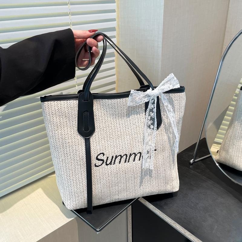 Tote bag women s summer new woven beautiful contrasting colors large-capacity commuting fashion trend portable shoulder bag чёрный
Tote bag women s summer new woven beautiful contrasting colors large-capacity commuting fashion trend portable shoulder bag чёрный