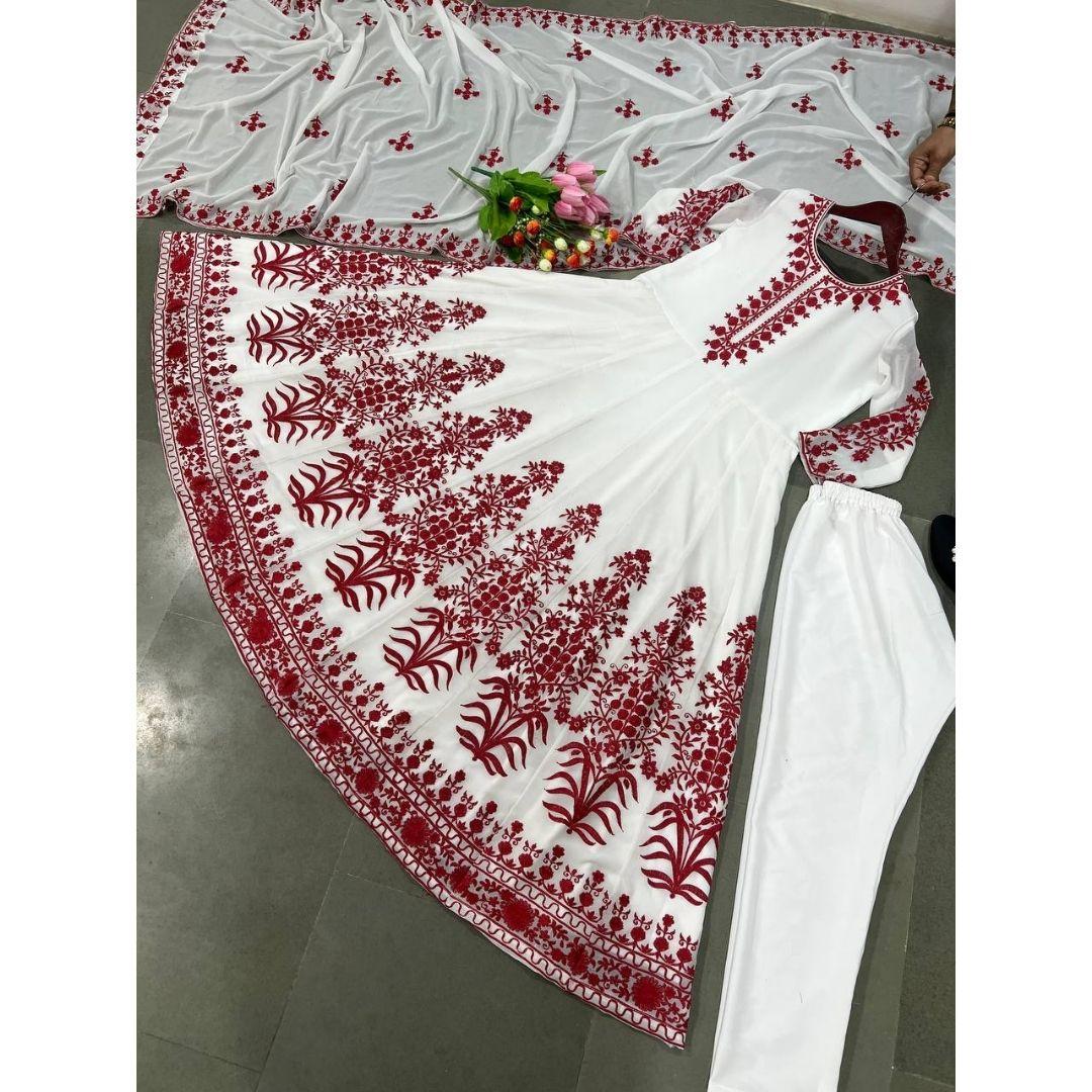 Разработано платье высочайшего качества с тесно связанными дупаттами. 
Разработано платье высочайшего качества с тесно связанными дупаттами.