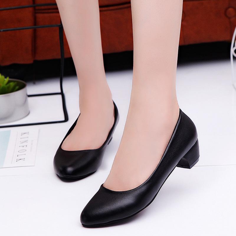 New black round head high heels thick heel shallow mouth single shoes women s professional large size work leather shoes 42
New black round head high heels thick heel shallow mouth single shoes women s professional large size work leather shoes 42