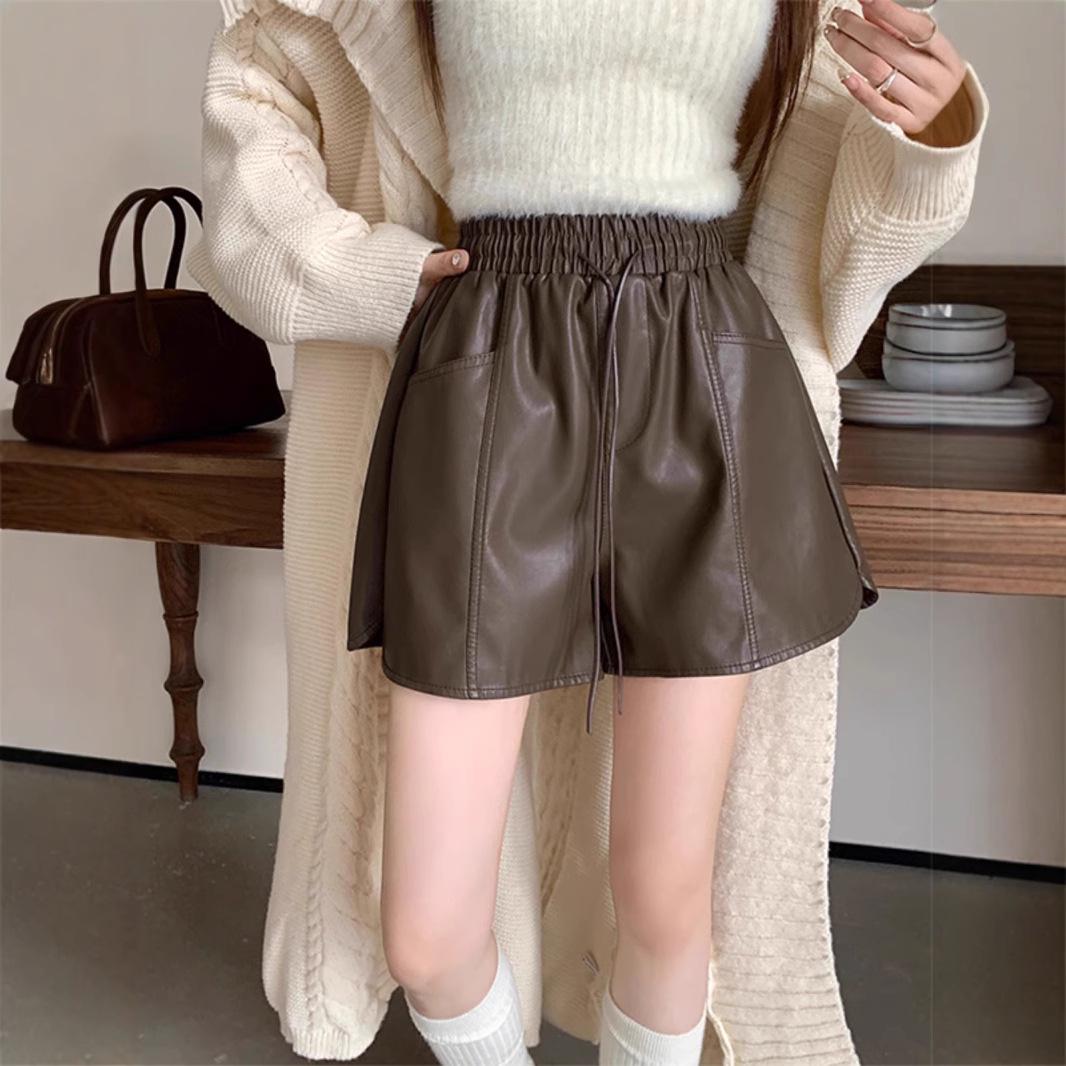 Women s High Waist PU Leather Shorts - Autumn 2024, Mylar Style, Slimming Drawstring, Versatile Wide-Leg Casual Wear XL
Women s High Waist PU Leather Shorts - Autumn 2024, Mylar Style, Slimming Drawstring, Versatile Wide-Leg Casual Wear XL