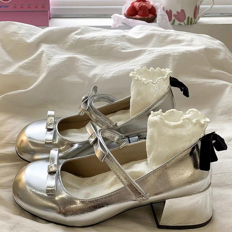 Thick high heels retro light mouth with skirt single shoes women s 2025 new summer French silver Mary Jane small leather shoes 40 серебряный
Thick high heels retro light mouth with skirt single shoes women s 2025 new summer French silver Mary Jane small leather shoes 40 серебряный