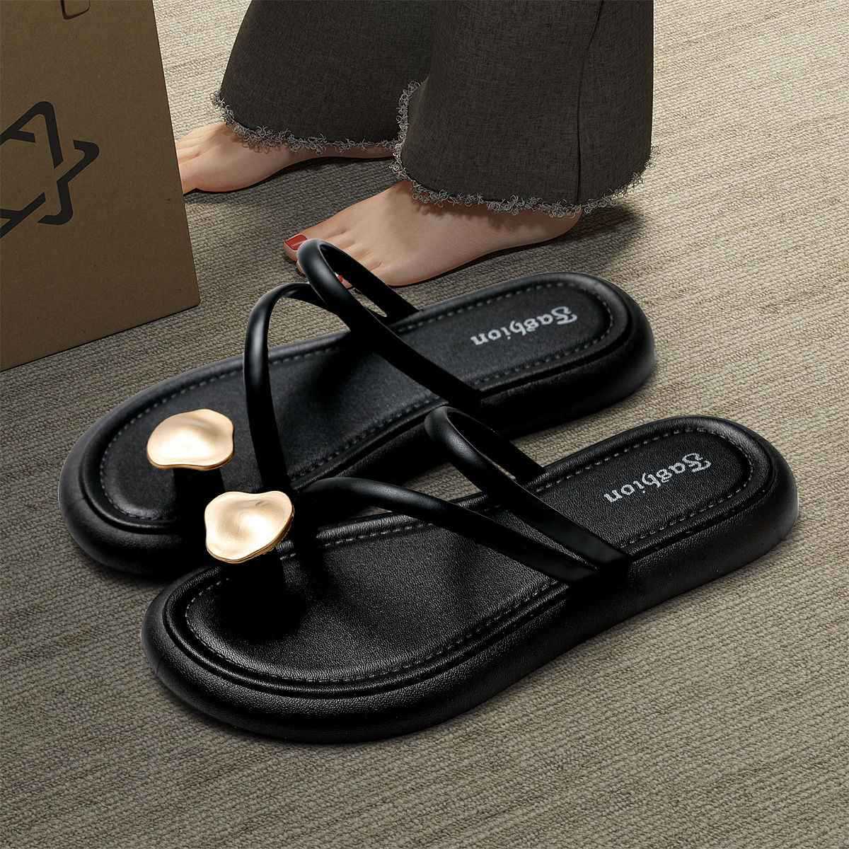 Cool slippers wear new summer Korean flat-bottomed vacation casual beach shoes summer 40-41 чорний
Cool slippers wear new summer Korean flat-bottomed vacation casual beach shoes summer 40-41 чорний
