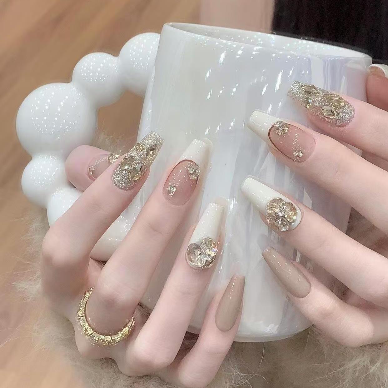Xiaohongshu Chic Winter Moscow Nail Art: Luxury Handmade Press-on Nails for a Radiant Look Medium
Xiaohongshu Chic Winter Moscow Nail Art: Luxury Handmade Press-on Nails for a Radiant Look Medium
