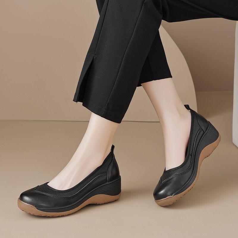 Thick-soled lazy comfortable muffin shoes women s round head one-pedal single shoes new autumn casual high-heeled small leather shoes 40 чорний
Thick-soled lazy comfortable muffin shoes women s round head one-pedal single shoes new autumn casual high-heeled small leather shoes 40 чорний