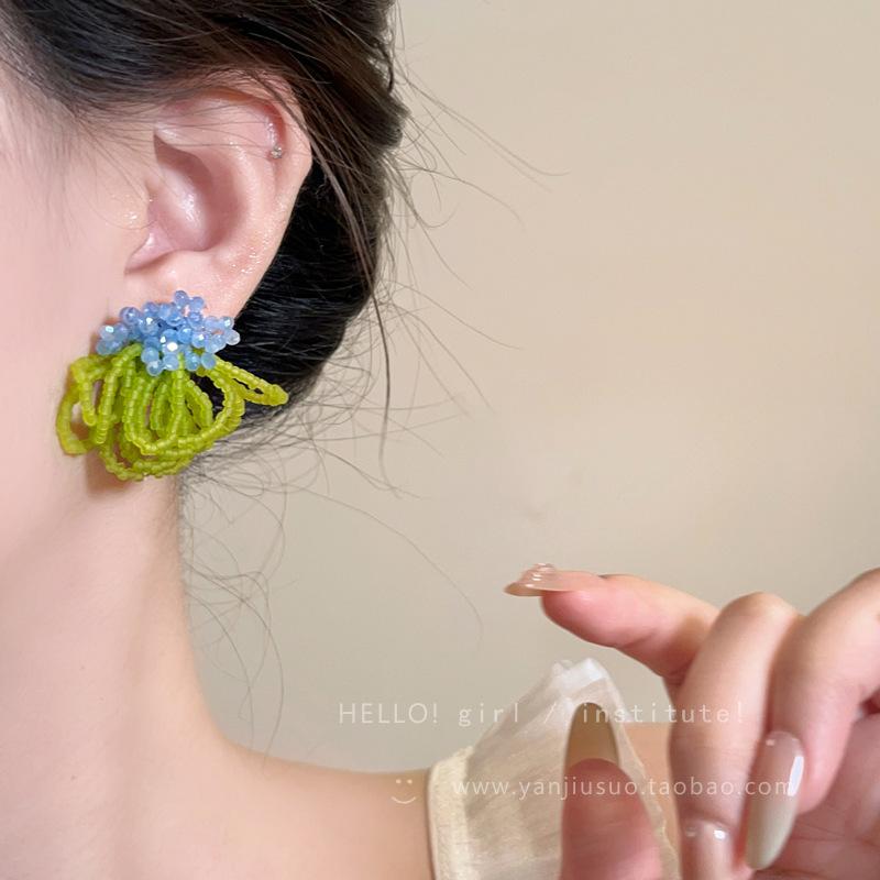 Crystal rice bead fringed earrings fashionable versatile small fresh stud earrings niche design high-end exquisite earrings
Crystal rice bead fringed earrings fashionable versatile small fresh stud earrings niche design high-end exquisite earrings