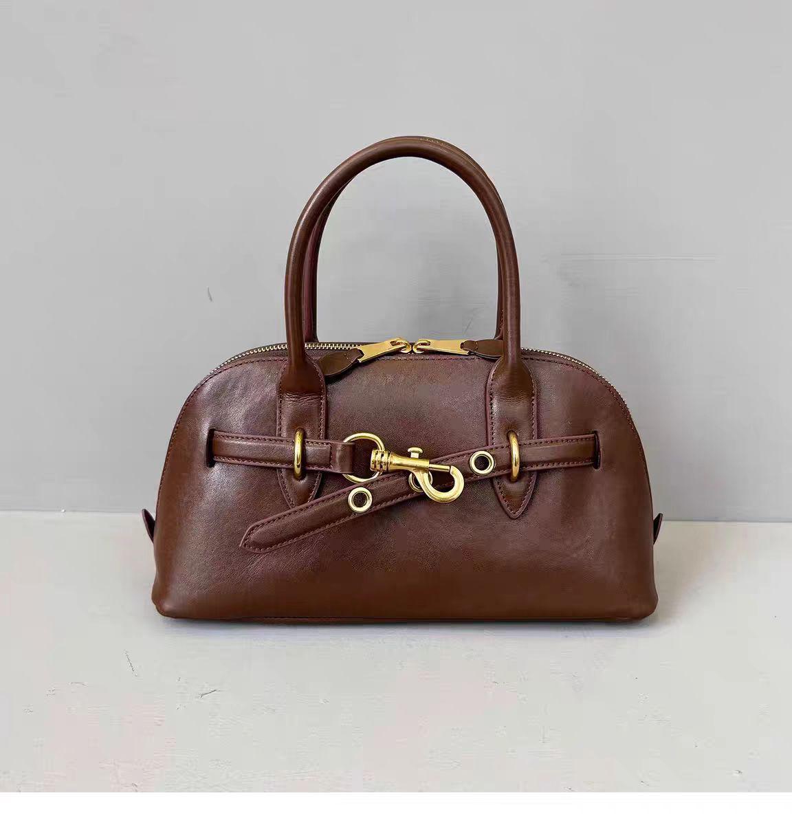 Miu Aventure Ретро шкіряний портфель та сумка
Miu Aventure Ретро шкіряний портфель та сумка