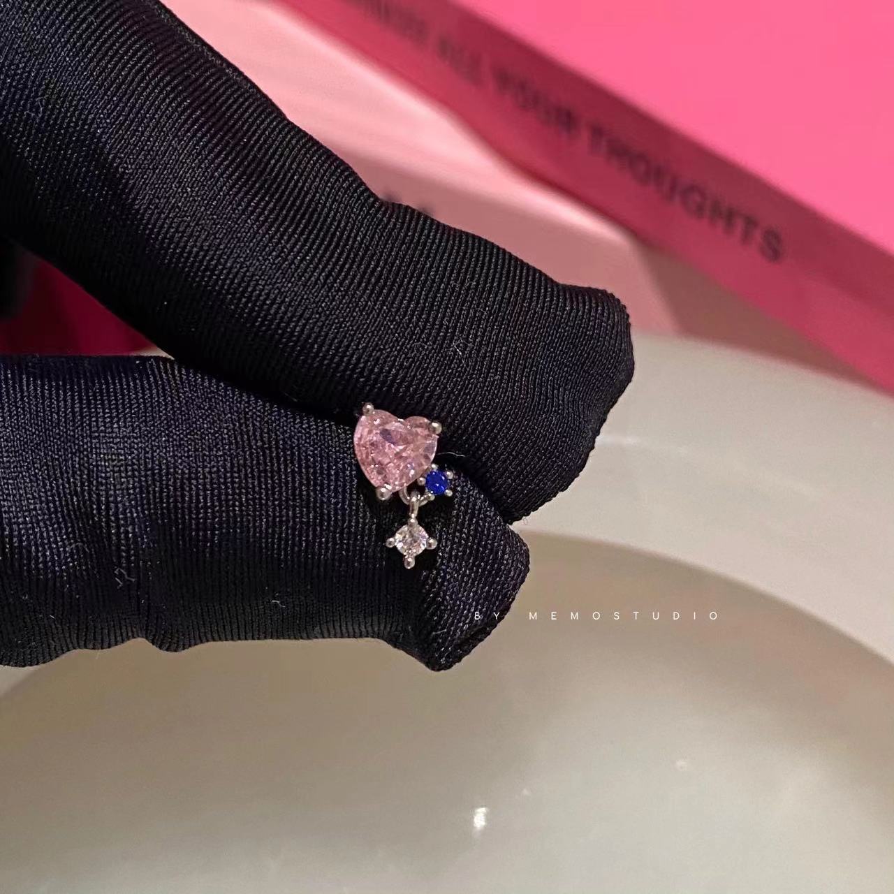 Earrings silver-plated women s niche design high-end cochlear nails pink love zircon six-piece earrings
Earrings silver-plated women s niche design high-end cochlear nails pink love zircon six-piece earrings