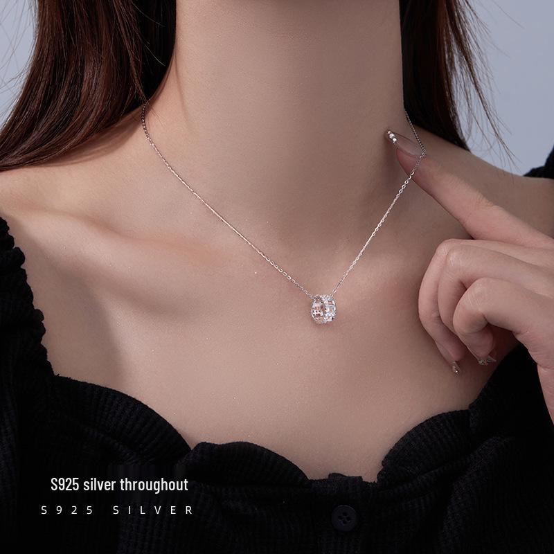 Banyan Tree 925 Silver Simple Hollow Circle Necklace for Women - Retro INS High-End Clavicle Chain 925 Silver
Banyan Tree 925 Silver Simple Hollow Circle Necklace for Women - Retro INS High-End Clavicle Chain 925 Silver