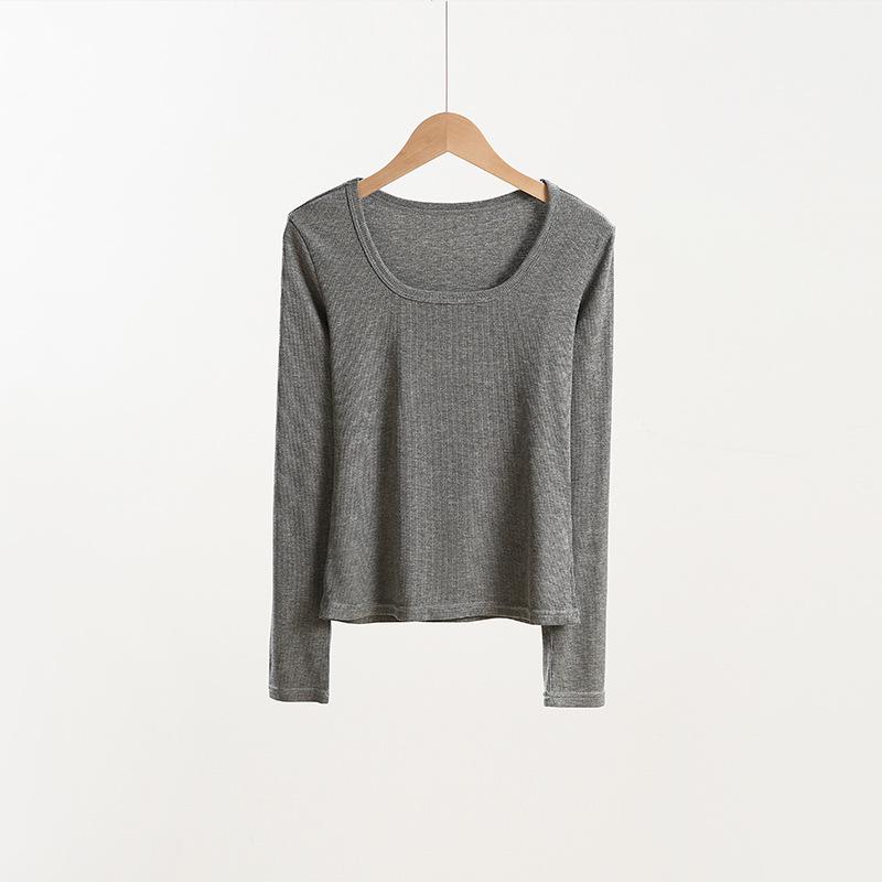 Женская рубашка облегающего кроя белого цвета с длинным рукавом и квадратным воротником — стильная, универсальная осенняя мода
Женская рубашка облегающего кроя белого цвета с длинным рукавом и квадратным воротником — стильная, универсальная осенняя мода