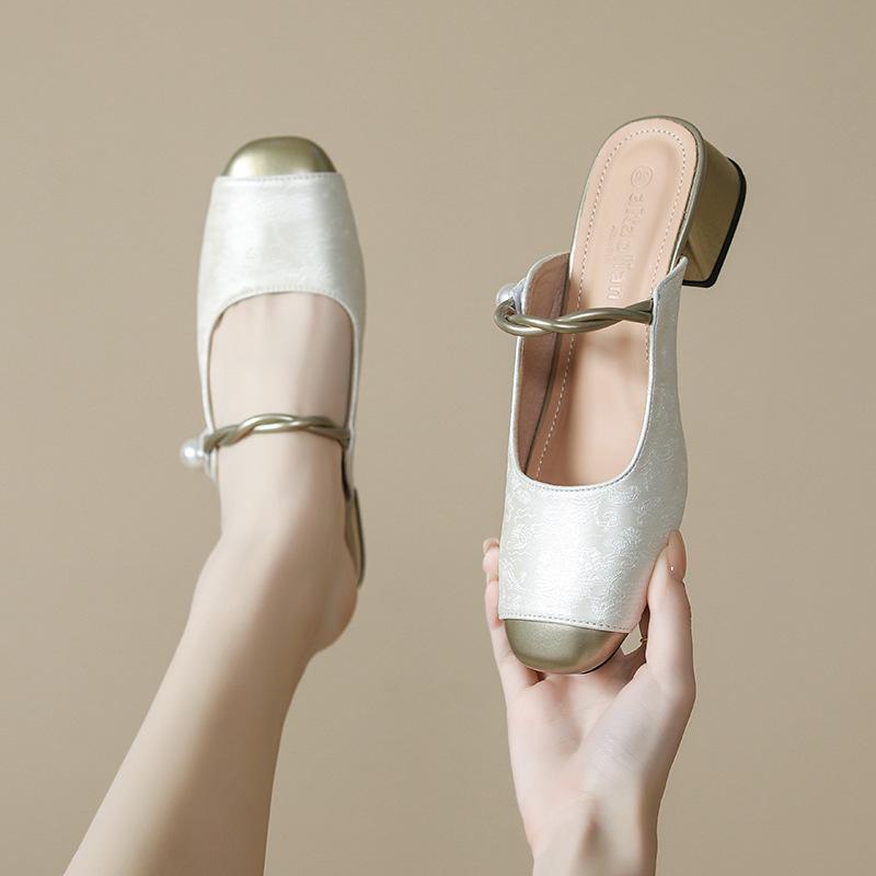 Baotou half slippers girl 2025 new national style fairy thick heel with skirt one word with sandals 40 абрикосовий
Baotou half slippers girl 2025 new national style fairy thick heel with skirt one word with sandals 40 абрикосовий