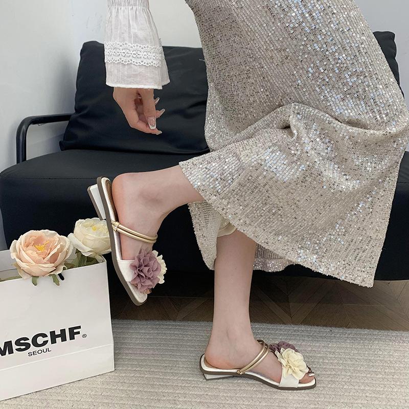 One-word slippers with skirts, summer women wear summer new fashionable versatile thick-heeled cool slippers 40
One-word slippers with skirts, summer women wear summer new fashionable versatile thick-heeled cool slippers 40
