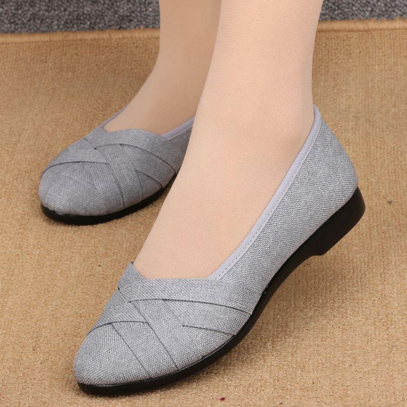 New cloth shoes women s single shoes black versatile women s shoes casual comfortable nonslip breathable mother shoes work shoes 40 сірий колір
New cloth shoes women s single shoes black versatile women s shoes casual comfortable nonslip breathable mother shoes work shoes 40 сірий колір