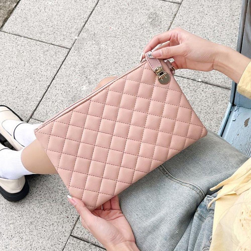 Large Capacity Lady Clutch Diamond Embroidery Mobile Phone Bag Trendy Makeup Bag Women Handbag червоний
Large Capacity Lady Clutch Diamond Embroidery Mobile Phone Bag Trendy Makeup Bag Women Handbag червоний