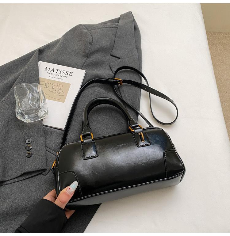 2025 autumn and winter oil wax first layer bag women s new women s bag fashion casual retro messenger bag 26*10*13 чёрный
2025 autumn and winter oil wax first layer bag women s new women s bag fashion casual retro messenger bag 26*10*13 чёрный