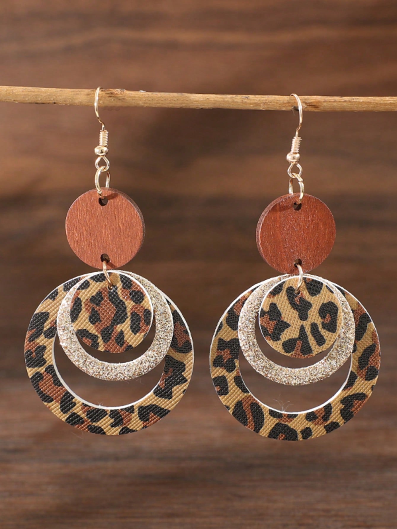 One Pair Of New Cross-Border Sexy Hollowed-Out Circle Leopard Print Sparkling Sequin Inlaid Wooden PU Leather Earrings United States
One Pair Of New Cross-Border Sexy Hollowed-Out Circle Leopard Print Sparkling Sequin Inlaid Wooden PU Leather Earrings United States