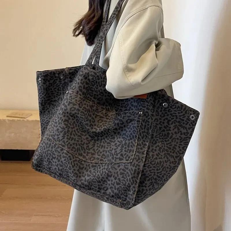 Leopard Pattern Tote Bag Vintage Canvas Shoulder Bag Fashi Big Capacity Handbag For School Work Shopping чёрный
Leopard Pattern Tote Bag Vintage Canvas Shoulder Bag Fashi Big Capacity Handbag For School Work Shopping чёрный