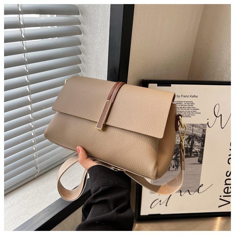 Популярные сумки женские осенне-зимние универсальные 2025 новые высококачественные широкополосные на плечо сумка-мессенджер маленькая квадратная сумка
Популярные сумки женские осенне-зимние универсальные 2025 новые высококачественные широкополосные на плечо сумка-мессенджер маленькая квадратная сумка