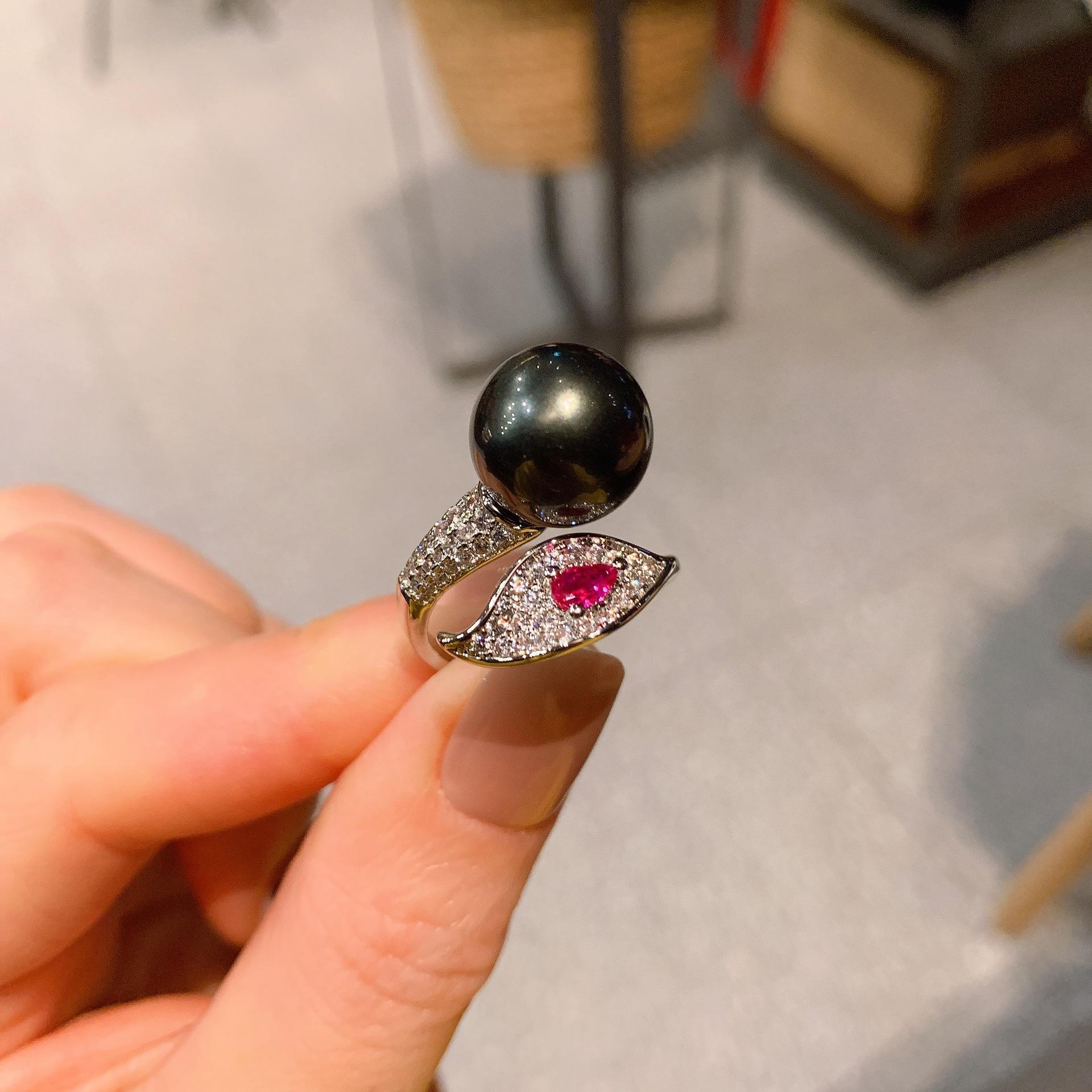 Шагните в открытое кольцо с жемчугом Ao Fritillary, женское модное ювелирное украшение, сочетание красного корундового жемчуга
Шагните в открытое кольцо с жемчугом Ao Fritillary, женское модное ювелирное украшение, сочетание красного корундового жемчуга