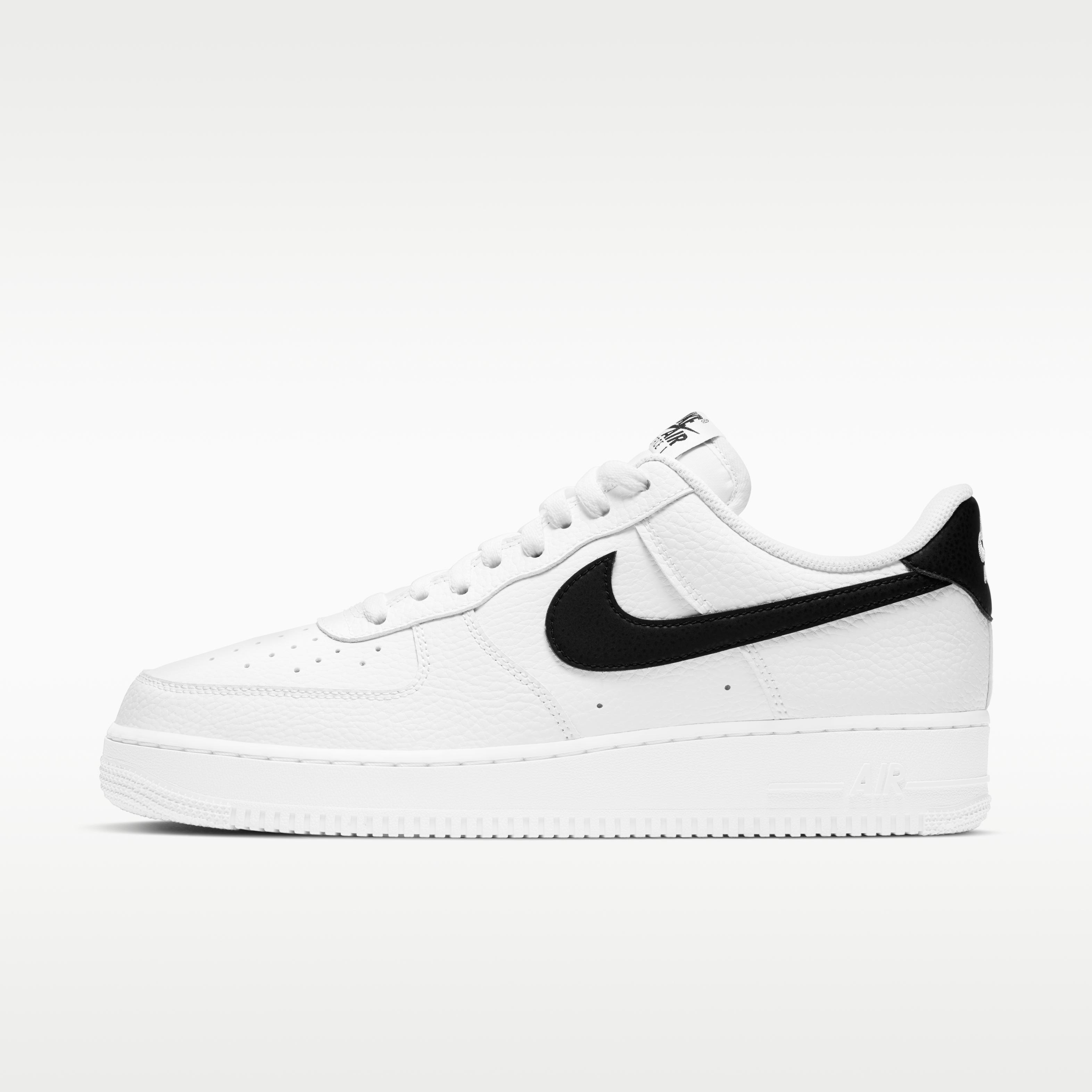 Nike Air Force 1 Low 07 White Black Pebbled Leather 41
Nike Air Force 1 Low 07 White Black Pebbled Leather 41