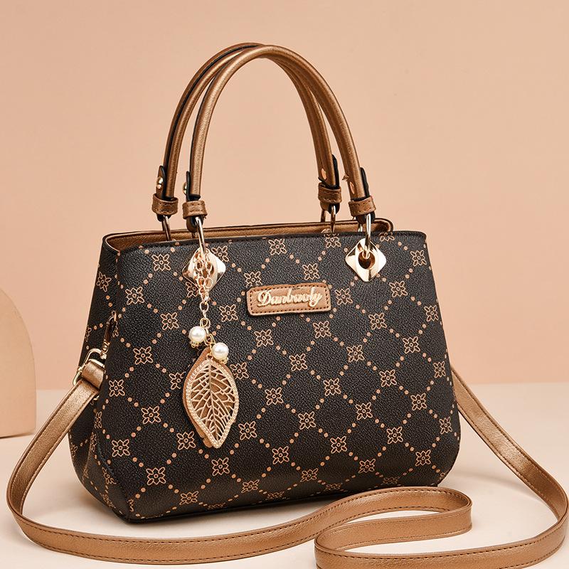 Bag 2025 new large-capacity portable mother bag fashionable, simple and atmospheric shoulder messenger bag for women
Bag 2025 new large-capacity portable mother bag fashionable, simple and atmospheric shoulder messenger bag for women