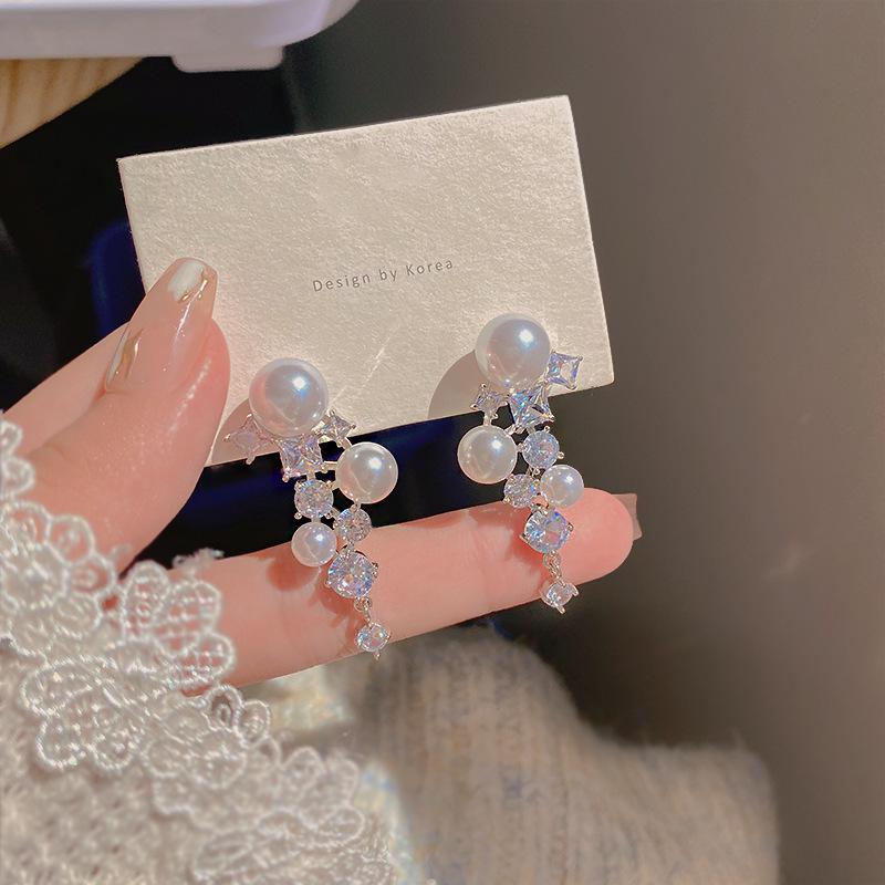 Корейські срібні сережки 925 проби з розкішними діамантовими китицями - Елегантний та простий дизайн Silver Needle Version
Корейські срібні сережки 925 проби з розкішними діамантовими китицями - Елегантний та простий дизайн Silver Needle Version