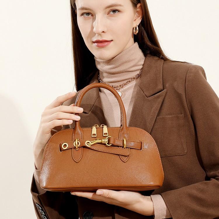 Leather Handheld Women s Bag, Shell Bag, Fashion and High-end Shoulder Messenger Bag. коричневий
Leather Handheld Women s Bag, Shell Bag, Fashion and High-end Shoulder Messenger Bag. коричневий