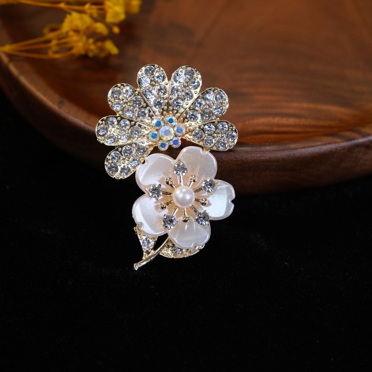 Роскошная женская брошь-корсет из сплава с 3D-цветочным дизайном и бриллиантовой инкрустацией
Роскошная женская брошь-корсет из сплава с 3D-цветочным дизайном и бриллиантовой инкрустацией