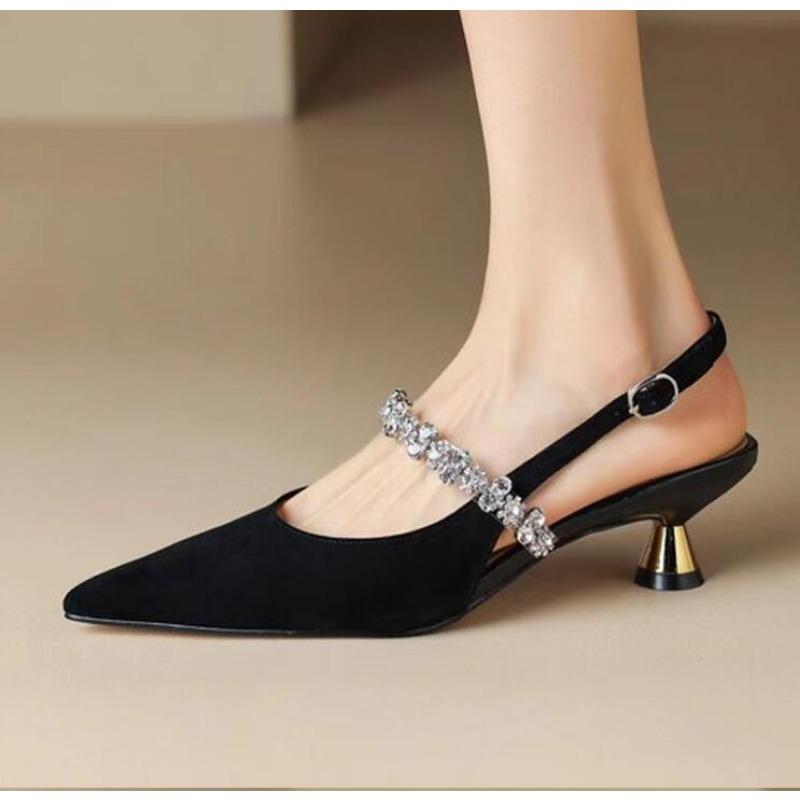 New Black Silver Low Heels Sandals Women Shiny Crystal Straps Pointed Toe Sandals Woman Slingbacks Pumps Ladies Shoes 39 чорний
New Black Silver Low Heels Sandals Women Shiny Crystal Straps Pointed Toe Sandals Woman Slingbacks Pumps Ladies Shoes 39 чорний