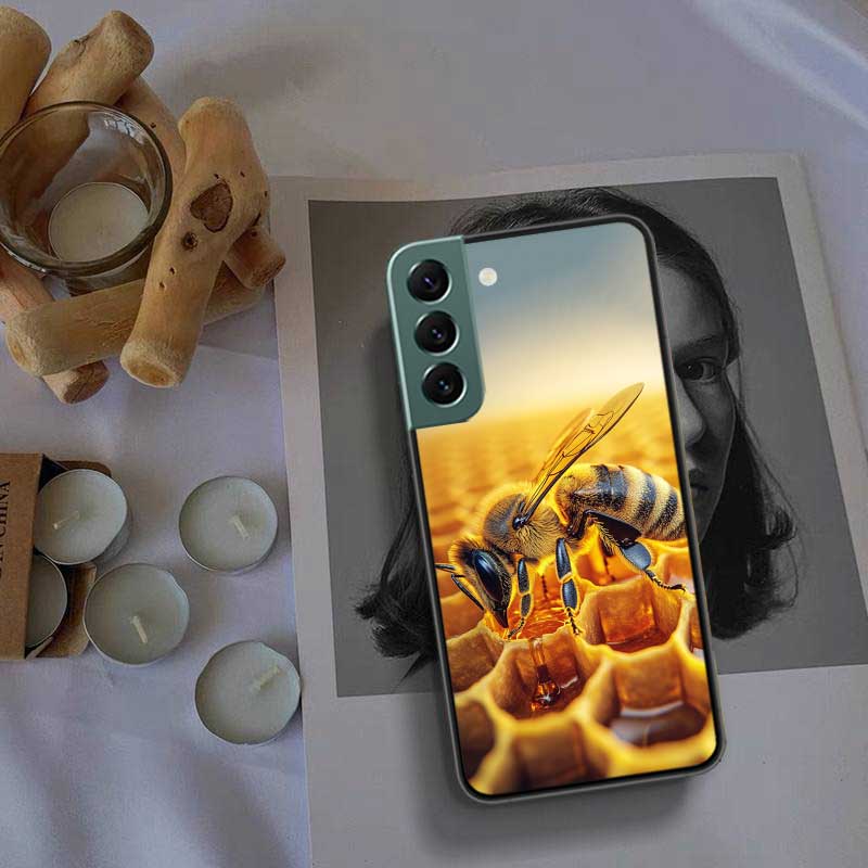 Bees and Honey in the Honeycomb Phone Case For Samsung Galaxy S22 S25 Ultra S21 S10 Plus S26 Edge S20 S23 S24 FE Cover Silic Samsung S26 Ultra 5G
Bees and Honey in the Honeycomb Phone Case For Samsung Galaxy S22 S25 Ultra S21 S10 Plus S26 Edge S20 S23 S24 FE Cover Silic Samsung S26 Ultra 5G