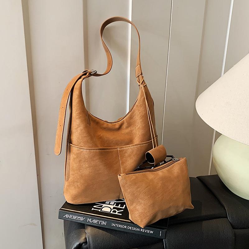 Women Shoulder Bags Large Capacity Vintage Fashi Tote Bag for Commuting Autumn Winter New Texture and Simple Composite Bag коричневый
Women Shoulder Bags Large Capacity Vintage Fashi Tote Bag for Commuting Autumn Winter New Texture and Simple Composite Bag коричневый
