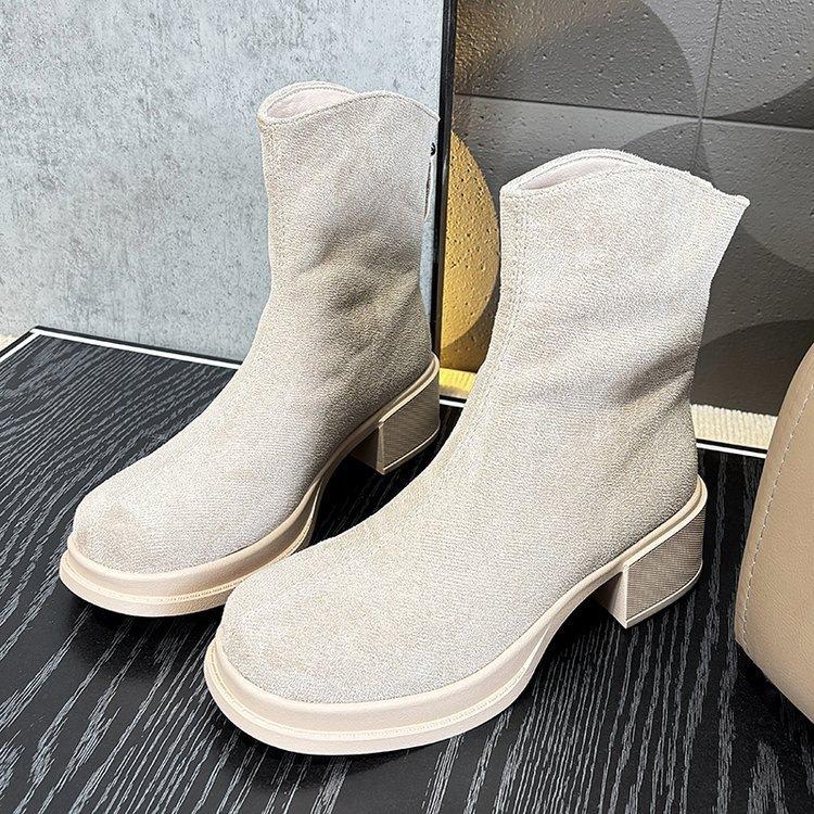 Skinny boots autumn and winter new round head small man heightened thick soled suede thick heel short boots 40 хакі
Skinny boots autumn and winter new round head small man heightened thick soled suede thick heel short boots 40 хакі