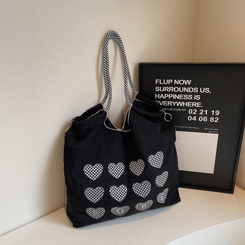 Winter new women s bag shoulder bag love casual fashion simple fresh portable niche design commuter tote bag
Winter new women s bag shoulder bag love casual fashion simple fresh portable niche design commuter tote bag