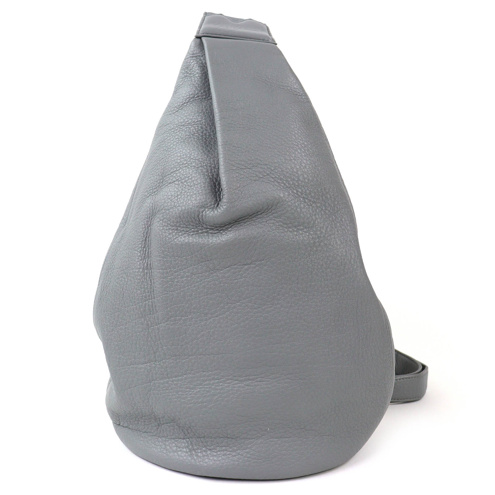 Great discord Yohji Yamamoto Sling bag All Leather One Shoulder Bag gray mens Used
Great discord Yohji Yamamoto Sling bag All Leather One Shoulder Bag gray mens Used