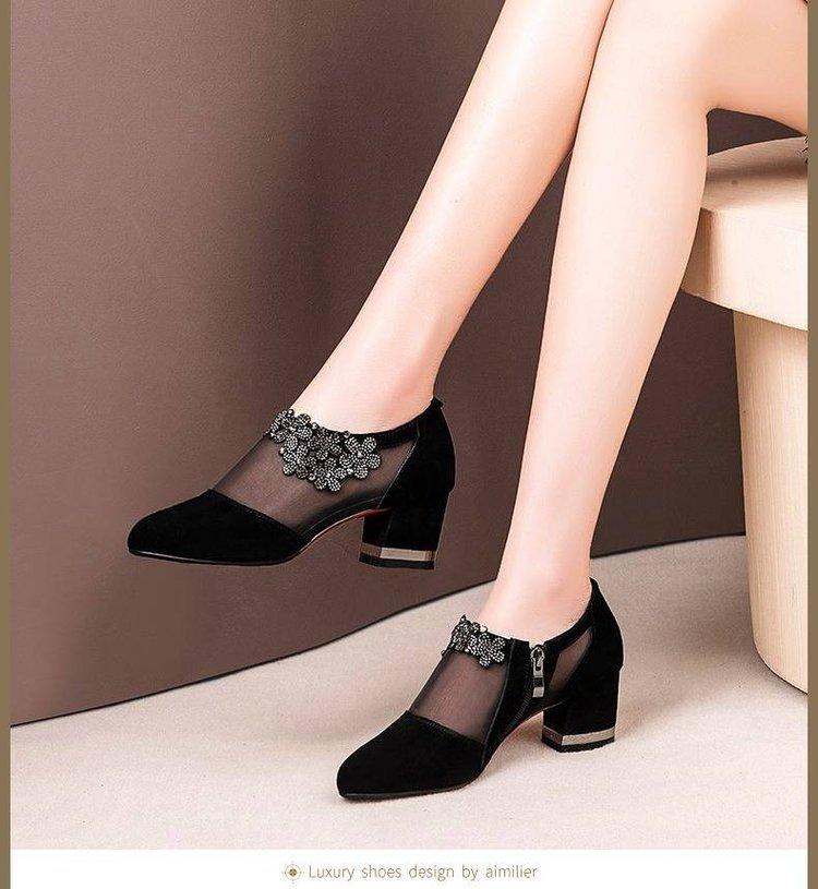Summer new hollow sandals women s matte rhinestone round head Korean version thick heel single shoes medium heel large size mesh cool boots 35
Summer new hollow sandals women s matte rhinestone round head Korean version thick heel single shoes medium heel large size mesh cool boots 35