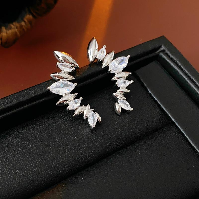 Хиты продаж, нерегулярные серьги, легкая роскошь, крутой стиль, персонализированные серьги, универсальные, высококлассные, модные серьги
Хиты продаж, нерегулярные серьги, легкая роскошь, крутой стиль, персонализированные серьги, универсальные, высококлассные, модные серьги