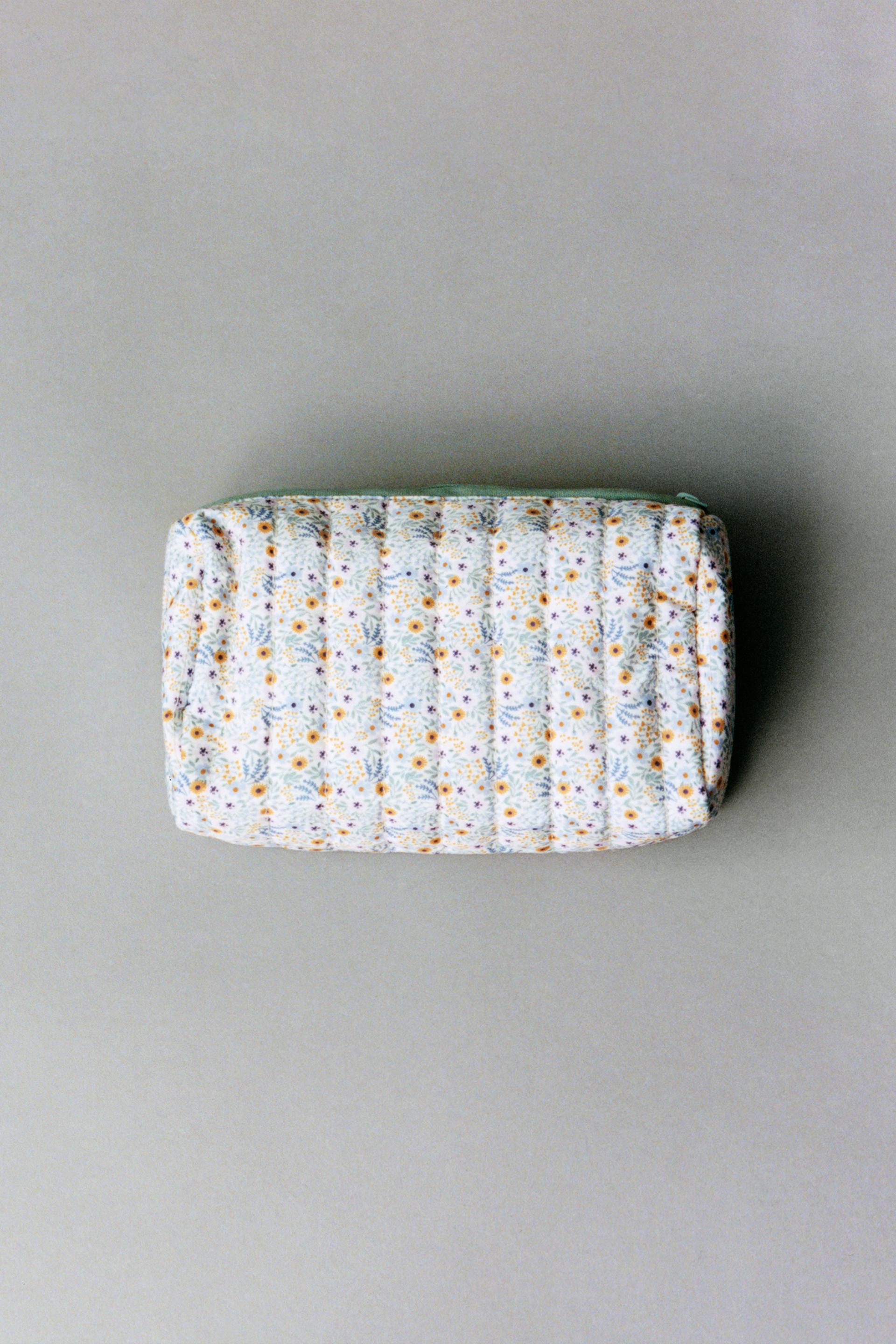 ЦВЕТОЧНАЯ ТУАЛЕТНАЯ СУМКА 
ЦВЕТОЧНАЯ ТУАЛЕТНАЯ СУМКА