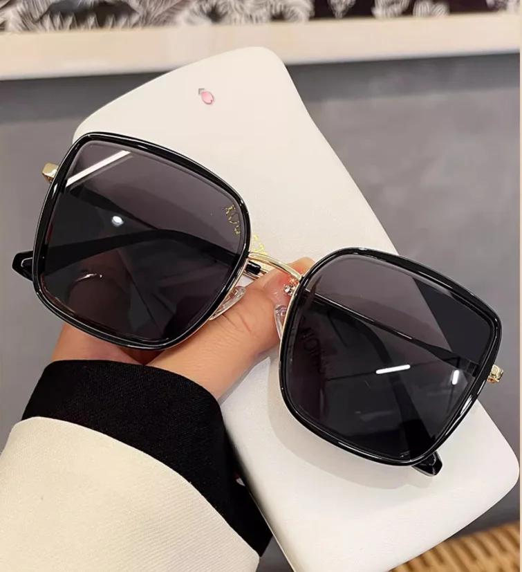 Unisex Square Frame Sunglasses Men Women Luxury Gradient Large Size Sun Glasses Trendy Outdoor Travel Driving Goggles for Ladies чорний
Unisex Square Frame Sunglasses Men Women Luxury Gradient Large Size Sun Glasses Trendy Outdoor Travel Driving Goggles for Ladies чорний
