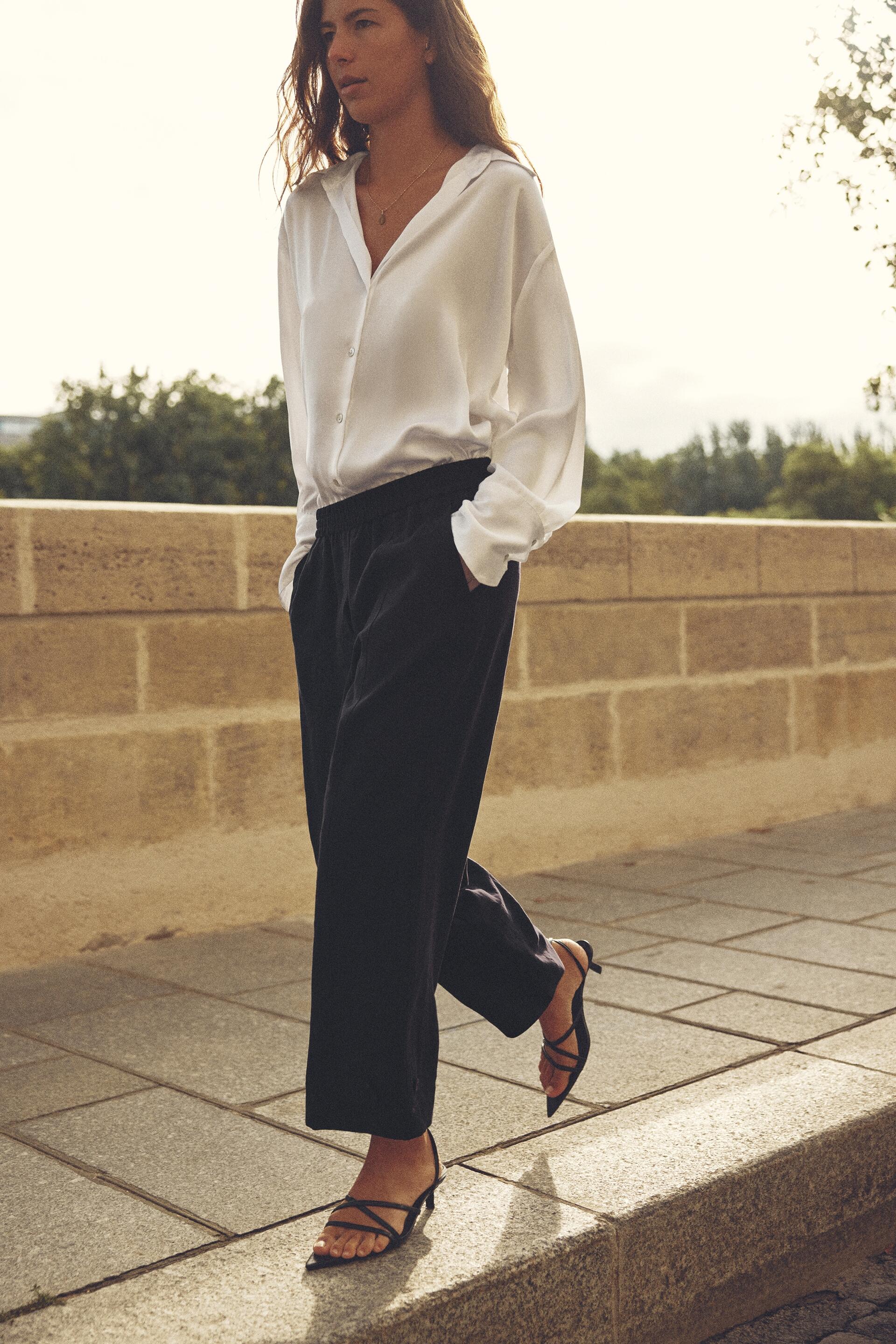 БРЮКИ КРОЯ-МОРКОВКИ С ПЛЯЖКАМИ НА НИМЕ
БРЮКИ КРОЯ-МОРКОВКИ С ПЛЯЖКАМИ НА НИМЕ