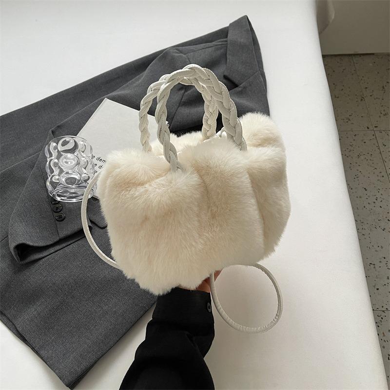 This Handbag Features A Fashionable and Niche Design. It Is A Single-shoulder Crossbody Bag with A High-end Feel and A Cloud Bag бежевий
This Handbag Features A Fashionable and Niche Design. It Is A Single-shoulder Crossbody Bag with A High-end Feel and A Cloud Bag бежевий
